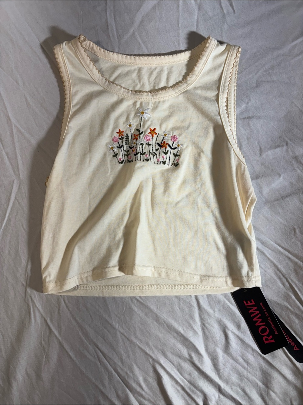 ROMWE Cream Floral Embroidered Crop Tank